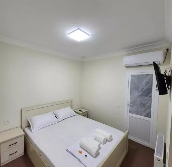 ペンション Farxod Guest House