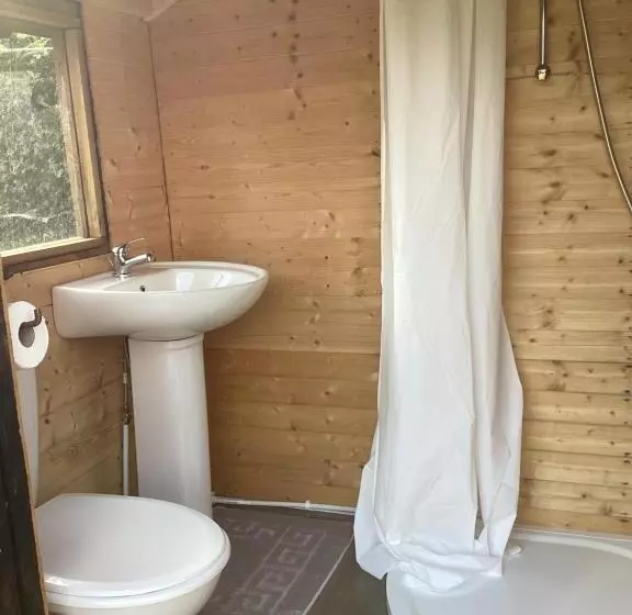 Aamiaismajoitus (B&B) Vigo Retreat Boat Yurt