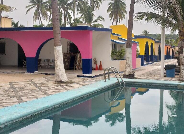 Отель Bungalows Azteca