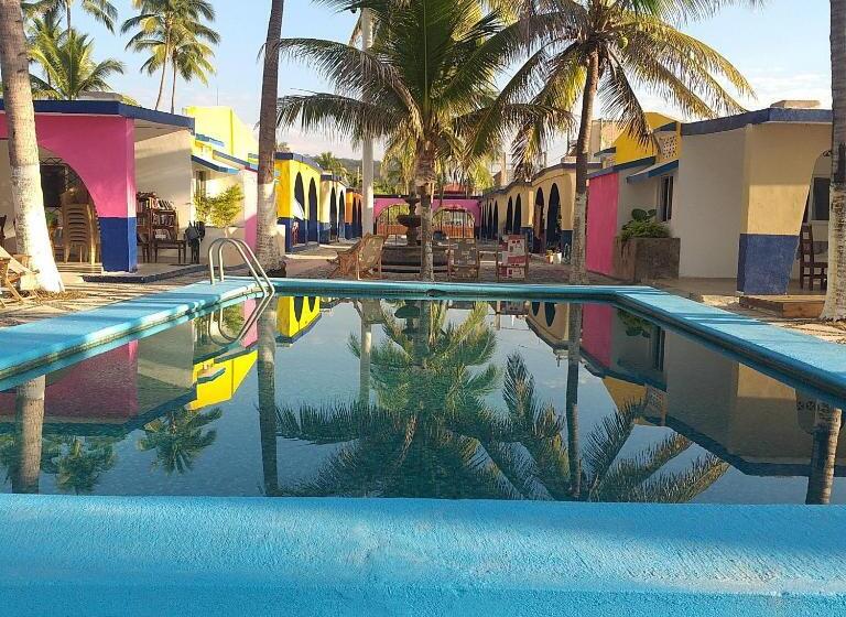 Отель Bungalows Azteca