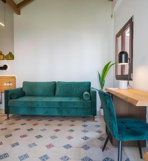 هتل La Moderna Suites