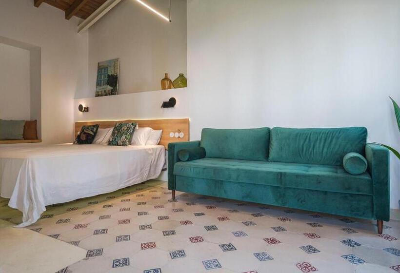 هتل La Moderna Suites