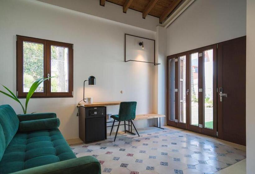 هتل La Moderna Suites