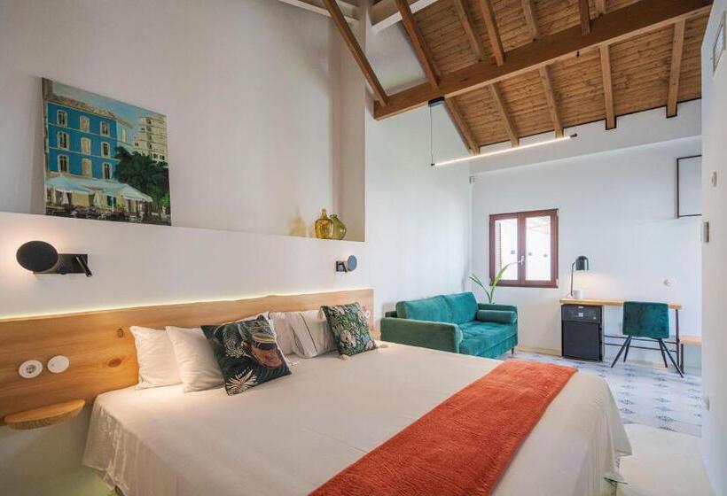 هتل La Moderna Suites