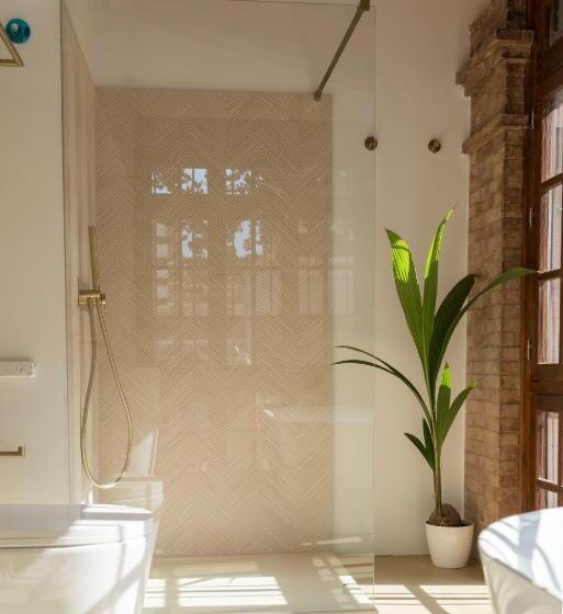 هتل La Moderna Suites