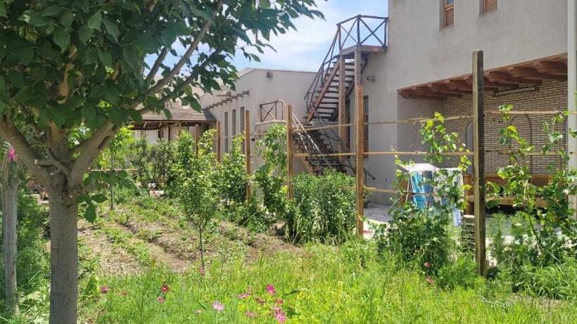 בית מלון כפרי Naqshband