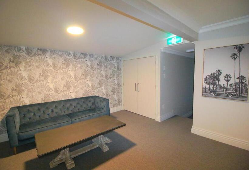 ホテル Whitehouse