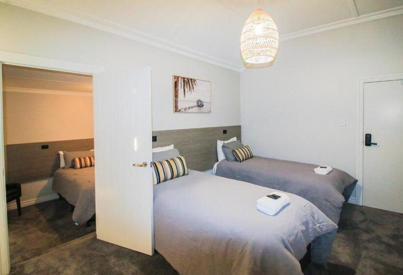 ホテル Whitehouse