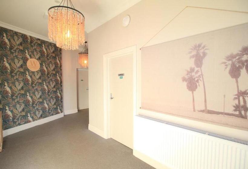 ホテル Whitehouse