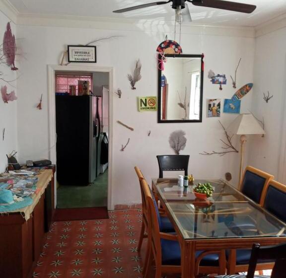 تختخواب و صبحانه Da Pink And White Palace