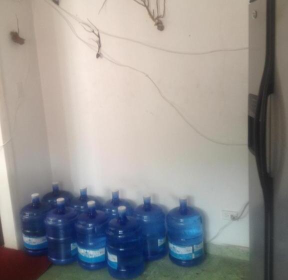 تختخواب و صبحانه Da Pink And White Palace