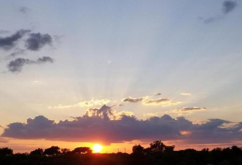 تختخواب و صبحانه Da Pink And White Palace