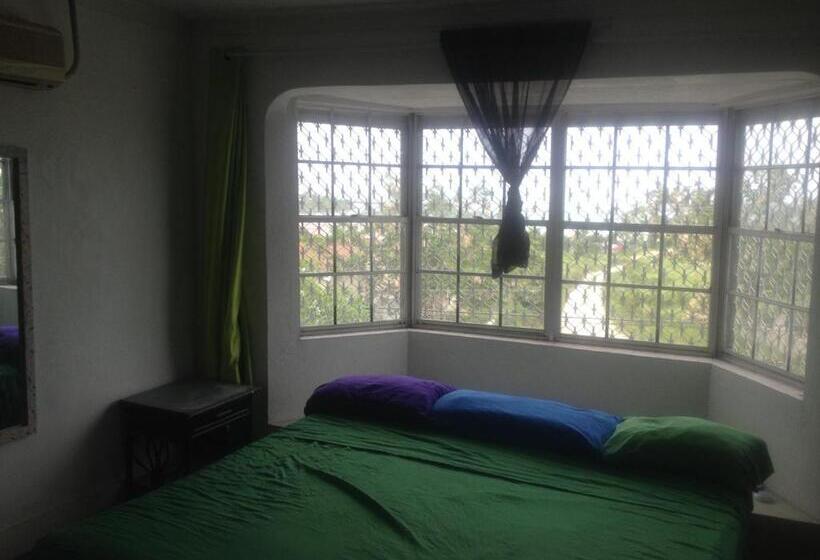 تختخواب و صبحانه Da Pink And White Palace