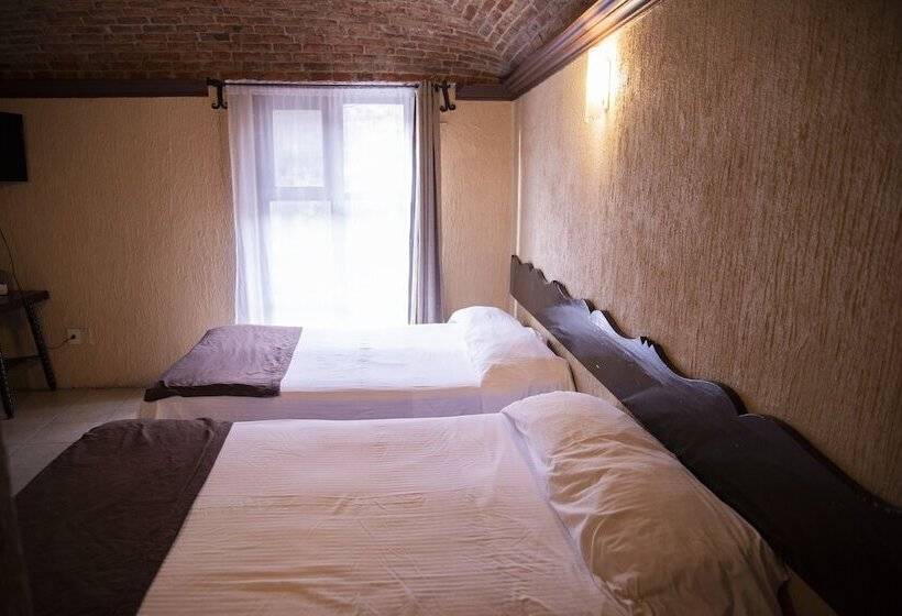 هتل Hacienda De Cobos