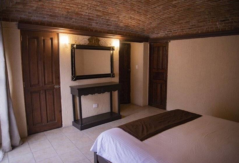 هتل Hacienda De Cobos