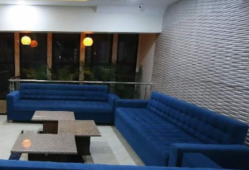 Отель The Himalaya Park