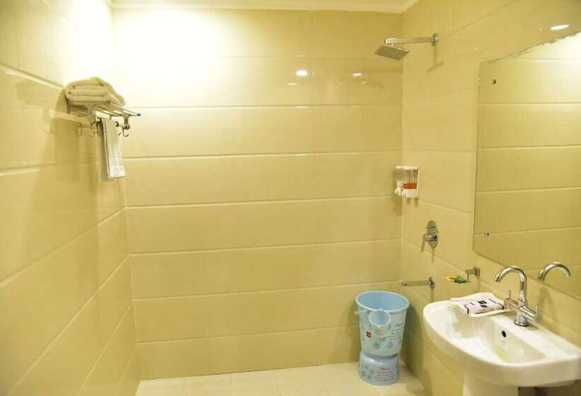 Отель The Himalaya Park