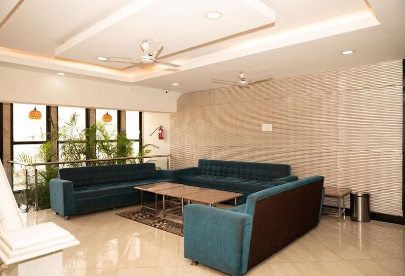 Отель The Himalaya Park