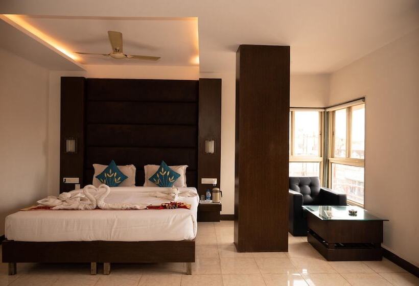 Отель The Himalaya Park