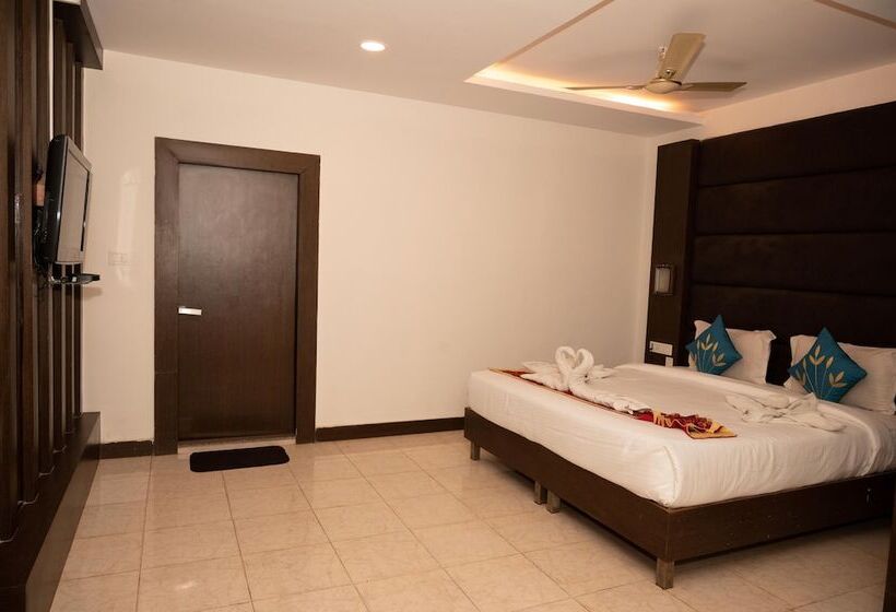 Отель The Himalaya Park