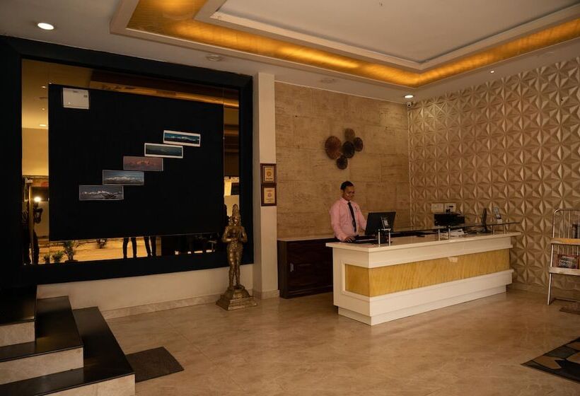 Отель The Himalaya Park