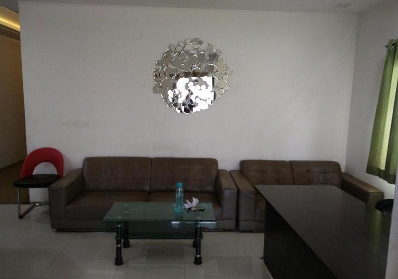 בית מלון כפרי Usha Residency