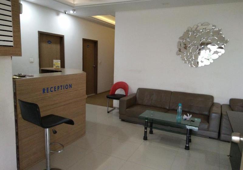 בית מלון כפרי Usha Residency