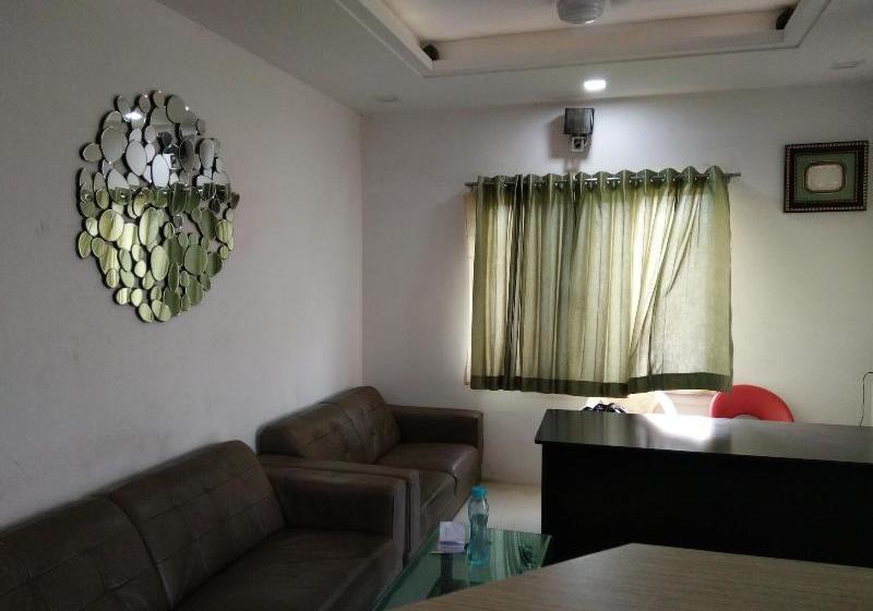 בית מלון כפרי Usha Residency