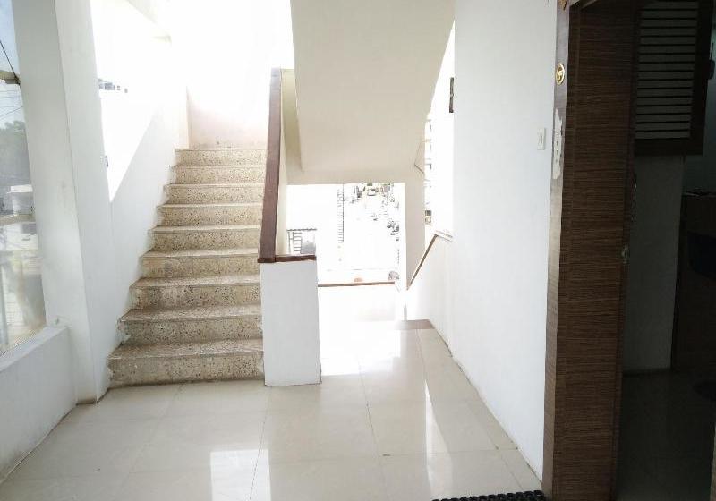 בית מלון כפרי Usha Residency