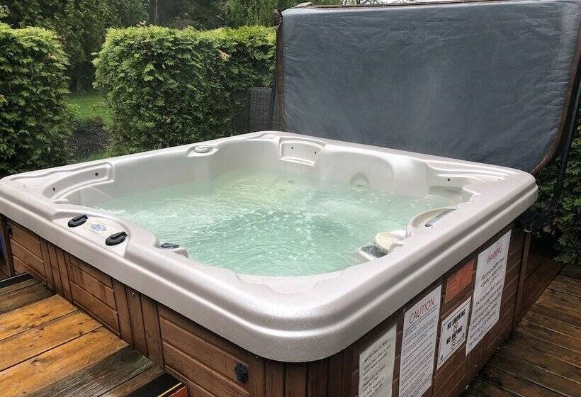 Motel Adventure The Bruce Inn   Recently Renovated With Outdoor Hot Tub