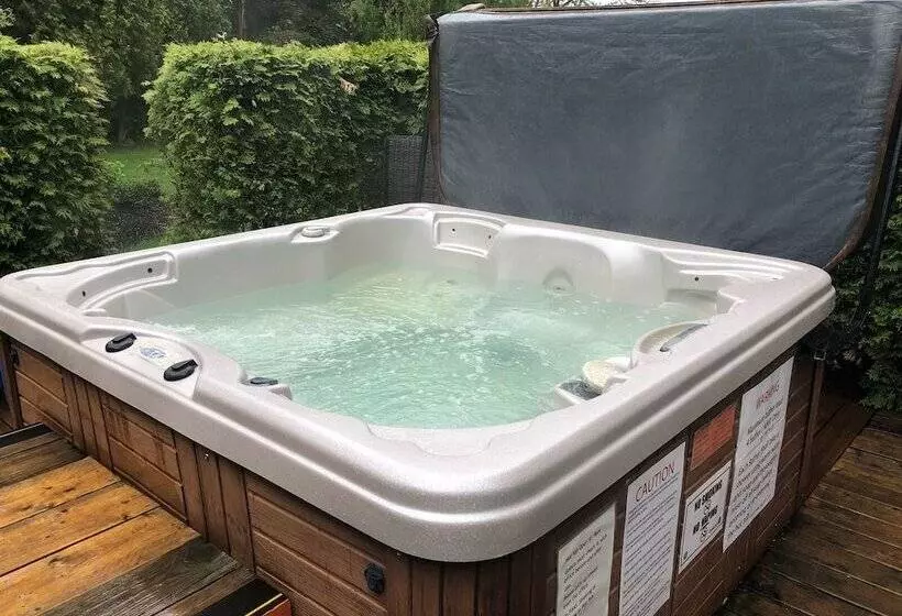 モーテル Adventure The Bruce Inn   Recently Renovated With Outdoor Hot Tub