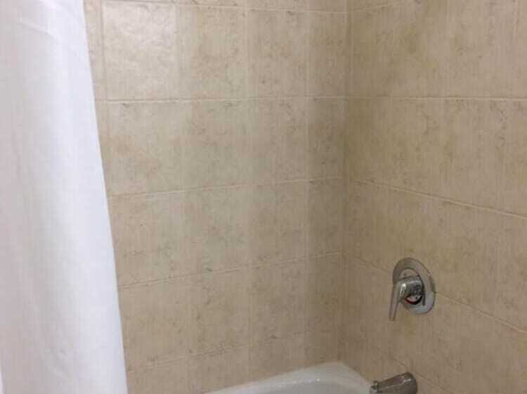 Motel Adventure The Bruce Inn   Recently Renovated With Outdoor Hot Tub