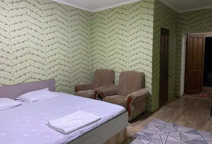 هاستل кут