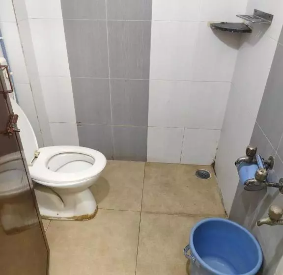 ホテル Sahasra   Opposite To Srinivasam Complex And Walkable Distance From Bus Station
