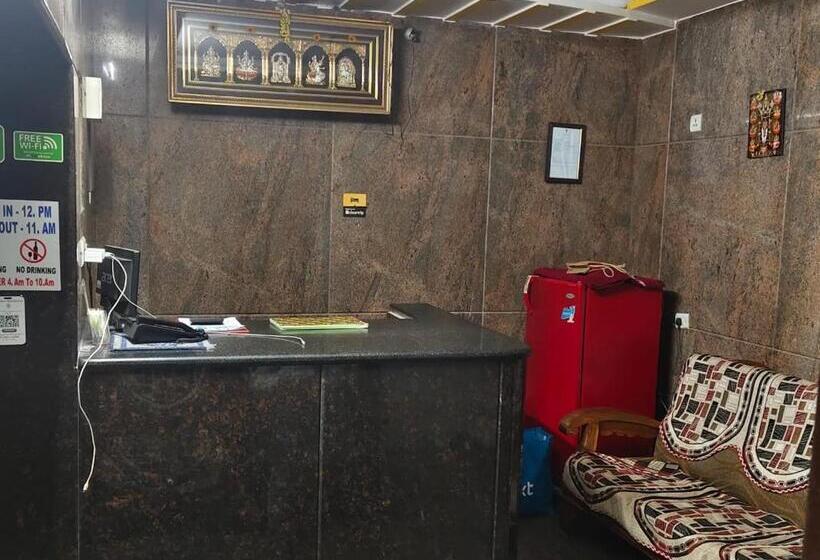 Szálloda Sahasra   Opposite To Srinivasam Complex And Walkable Distance From Bus Station