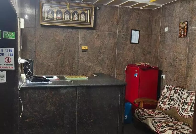 ホテル Sahasra   Opposite To Srinivasam Complex And Walkable Distance From Bus Station