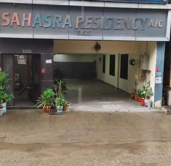 ホテル Sahasra   Opposite To Srinivasam Complex And Walkable Distance From Bus Station