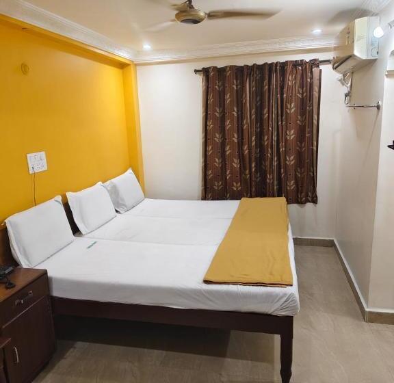 Hotell Sahasra Opposite To Srinivasam Complex And Walkable Distance From Bus Station