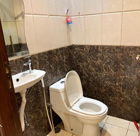 Majatalo غرفة خاصة بدورة مياة مشتركة