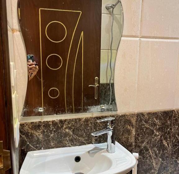 פנסיון غرفة خاصة بدورة مياة مشتركة