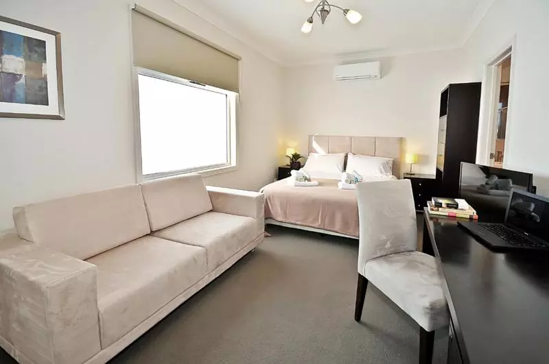 پانسیون 6b   Executive Rooms In Large Property In Brunswick