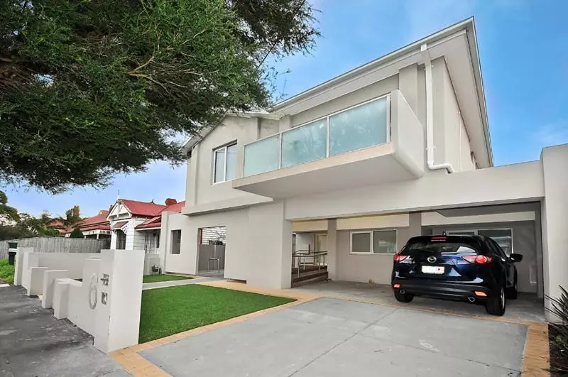 پانسیون 6b   Executive Rooms In Large Property In Brunswick