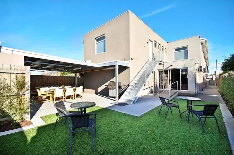 پانسیون 6b   Executive Rooms In Large Property In Brunswick