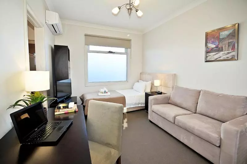 پانسیون 6b   Executive Rooms In Large Property In Brunswick