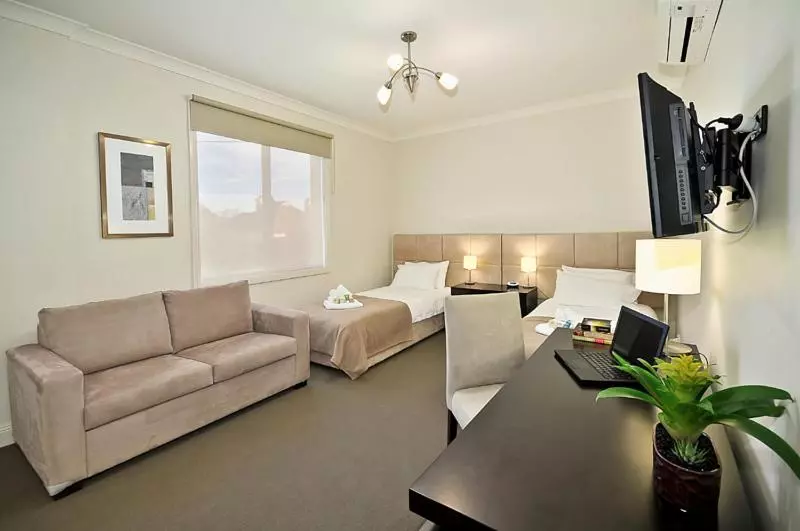پانسیون 6b   Executive Rooms In Large Property In Brunswick