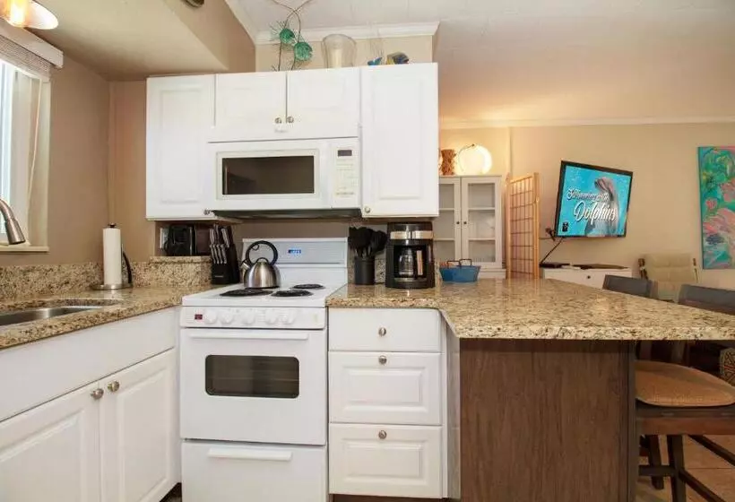 Tropic Terrace Suite #45   Beachfront Resort