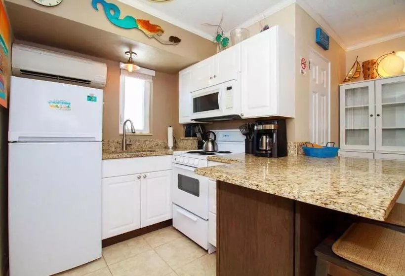 Tropic Terrace Suite #45   Beachfront Resort