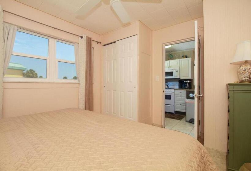 Tropic Terrace Suite #45 Beachfront Resort