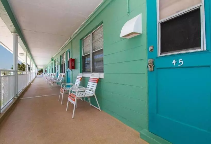 Tropic Terrace Suite #45   Beachfront Resort