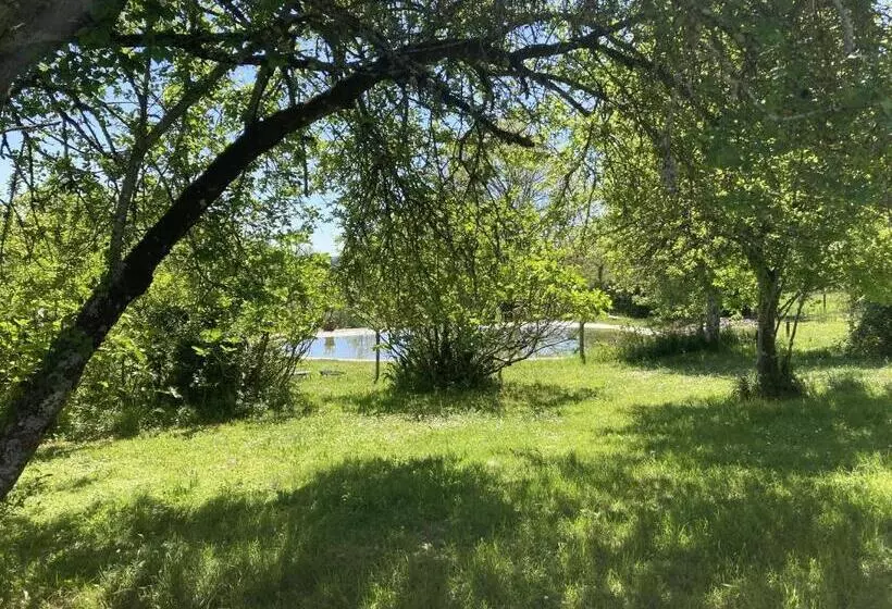 ベッドアンドブレックファースト Chambre Chardon